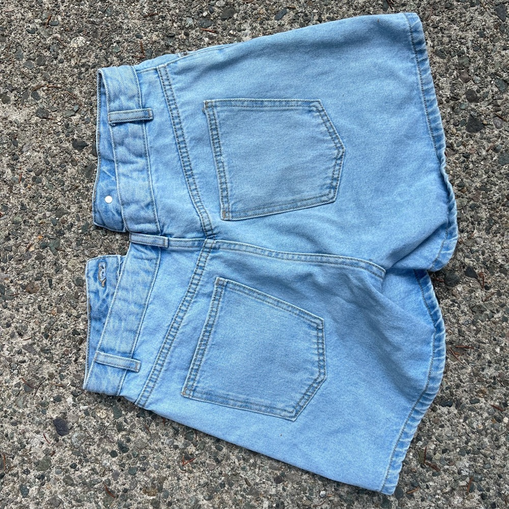 Wrong size for me. Brand new without tags.
